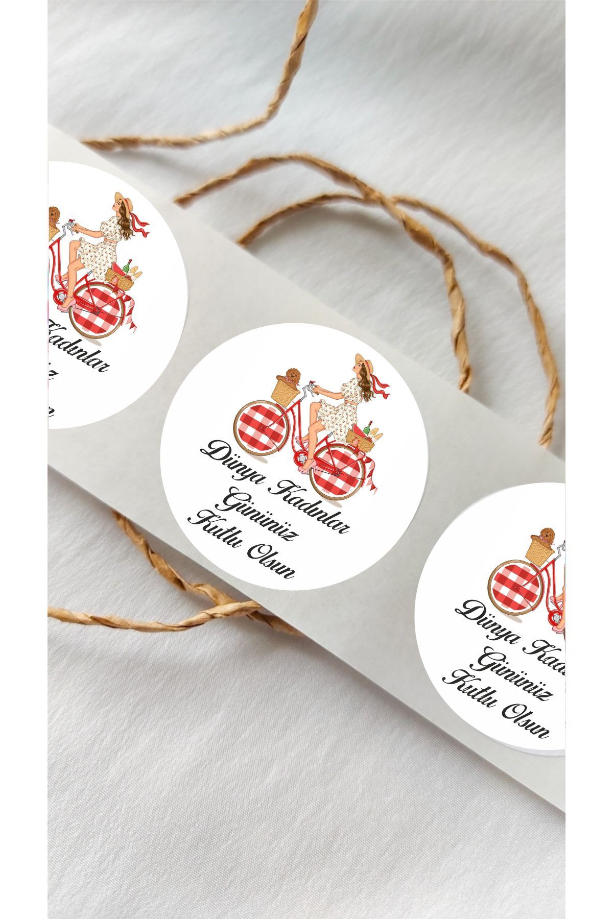Bisikletli Kadınlar Günü Sticker 3x3 cm 70 adet - Etiket