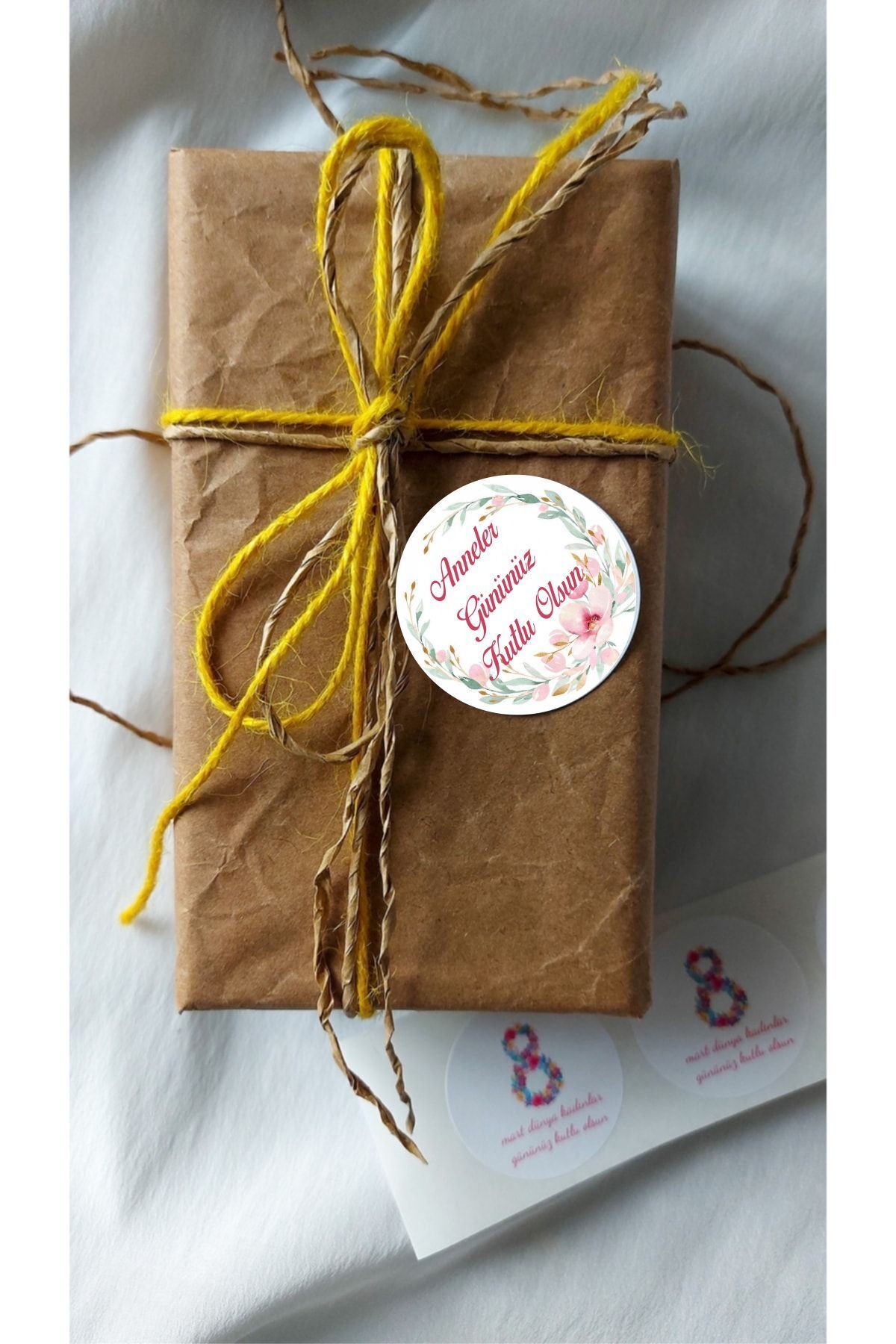 Anneler Günü Çiçek Tasarım Yuvarlak Sticker - 24 Adet Süsleme, Hediye, Paketleme Sticker AG4